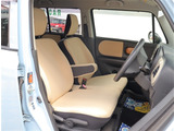 お車選びをお楽しみ頂けるよう、在庫車の展示スペースを十分に確保しております。