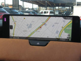 マツダコネクトの12.3インチワイドセンターディスプレイです。『Android Auto』『Apple CarPlay』や独自のコネクテッドサービスに対応したインターフェイスシステムです。
