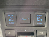 【パワーバックドア】スマートキーや運転席のボタンを押すだけでリアゲートが自動で開閉します!荷物を持っている時や、高い位置にあるバックドアを閉める際に便利な機能です♪