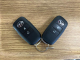 【スマートキー】 スマートキーを携帯していれば、ドアハンドルのボタンを押すだけでロックの解除ができます。