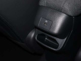 タイプCの充電挿入口がございます。