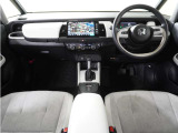 ◆視界広々で非常に運転しやすくロングドライブでも疲れを感じさせないすっきりとまとまったインパネ周りです。