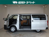 スライドドアは両側手動式です。