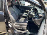 シートリフターは、運転席の座面を上下させて、体格に合わせて調整できる機能です。視界の確保やペダルの操作性、疲れにくさの向上に役に立ちます。