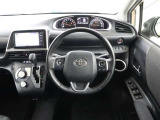 運転席から見たハンドルダッシュまわりになります。