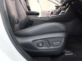 パワーシート搭載。微妙な調整が手軽にでき、ピッタリなポジションで運転することが可能です。