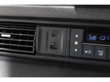 スマートフォンなどの音楽再生が可能なUSB接続ジャック装備車両です♪♪♪