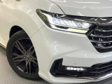 【LEDヘッドライト】悪天候や夜間走行時も良好な視界を確保し安心して運転できる高輝度LEDヘッドライトを装備!点灯速度が早く、消費電力も抑えられています。