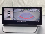 狭い場所での駐車やすれ違いなどでより的確な運転操作に役立つ360&deg;ビューモニターが装備されています。