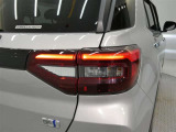LEDテールライトです。省電力、高輝度のLEDは明るく照らすので夜間運転時の視認性を高めます。スタイリッシュな見た目で細かいところもこだわりたいあなたに!