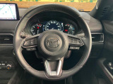 【純正革巻きステアリング】上質な革を使用することで、手にしっかり馴染みとても運転しやすいハンドルです♪