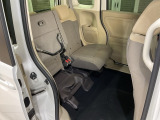 後席をはね上げれば、「もうひとつの荷室」が生まれます。