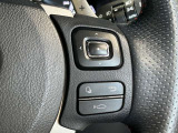 【レーダークルーズコントロール】ミリ波レーダーが車間距離を測って設定車速内で車速に比例した車間距離を保ちながら追従走行する装置で近づきすぎたときは自動でブレーキし、離れすぎたときには自動増速もする。