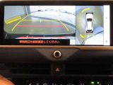 車両を上から見たような映像を映し出すパノラミックビューモニター付きです。