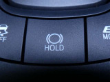 【ブレーキホールド】・・・「HOLD」スイッチを押し、システムONの状態にしておくことで、渋滞や信号待ちなどでブレーキを踏んで停車した時にブレーキを保持。 アクセルを踏むと解除されます。