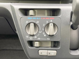 寒い冬も暑い夏も全席に快適な空調を届けてくれる、ダイヤル式エアコンを装備♪