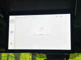 【14型有機ELフリップダウン】三列目からでも迫力のエンタメが観れる大画面フリップダウン。有機ELのモニターでは、一般的なフリップダウンよりも高コントラストでキレイな映像を楽しめます。