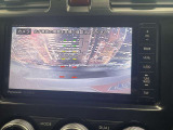 【バックカメラ】運転席から画面上で安全確認ができます。駐車が苦手な方にもオススメな便利機能です。