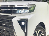 【LEDヘッドライト】悪天候や夜間走行時も良好な視界を確保し安心して運転できる高輝度LEDヘッドライトを装備!点灯速度が早く、消費電力も抑えられています。