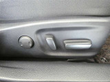 運転席のシート調整を電動で調整できます。無段階調整なので、どなたにもピッタリの調整が可能です。