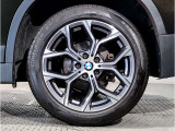 【BMWアロイホイル】軽量かつ強度に拘ったアロイホイル。走行性能ポテンシャルを引き出す設計。車の足元を引き締めてくれる大きなポイントはアロイホイルです。