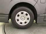 タイヤサイズは 195/80 R15 です。