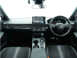 ◆視界広々で非常に運転しやすくロングドライブでも疲れを感じさせないすっきりとまとまったインパネ周りです。