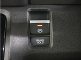 ハンドルにオーディオ操作用スイッチを備え、手を放さずに操作可能。安全性と利便性を両立しています。