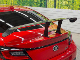 【SARD製カーボンGTウイング】スポーツカーらしさがグッと引き立つ大型リヤスポイラーを装着】スポーツカーらしさがグッと引き立つ大型リヤスポイラーを装着♪