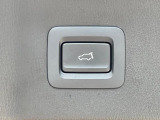 【パワーバックドア】スマートキーや運転席のボタンを押すだけでリアゲートが自動で開閉します!荷物を持っている時や、高い位置にあるバックドアを閉める際に便利な機能です♪