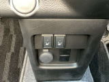 運転席と助手席のシートはヒーター付き。