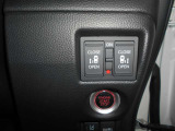 両側電動スライドドアです。運転席やキーレスから開閉が出来てとても重宝します。