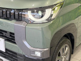 【LEDヘッドライト】悪天候や夜間走行時も良好な視界を確保し安心して運転できる高輝度LEDヘッドライトを装備!点灯速度が早く、消費電力も抑えられています。