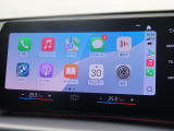 【アップルカープレイ】iPhoneがBMW車両とワイヤレスで接続されます。Apple CarPlayでは、オーディオストリーミングやメッセージングアプリがディスプレイに表示されます。