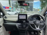 シンプルな運転席回りで操作も楽です