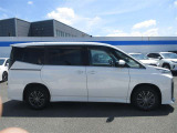 両側パワースライドドア付きだから、狭い駐車スペースなどでの 乗り降りラクラク!