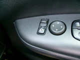 ドアミラーの鏡面の調節、格納は運転席からすべて操作できます!