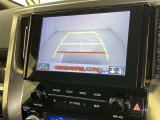 後方の見える安心をお届けするバックガイドモニター付:バックするときのアシストラインもあって楽々バック!車庫入れや縦列駐車をサポートし、苦手な駐車も安心です!今やもう手放せない装備ですネ♪