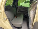 乗用車並みのクッション性を持ったリアシートとなっております。
