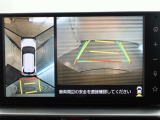 パノラミックビューモニター付きです。車両を上から見たような映像をモニター画面に表示。運転席からの目視では見にくい、車両周辺の状況をリアルタイムでしっかり確認できます。