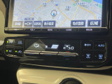【オートエアコン】一度お好みの温度に設定すれば、車内の温度を検知し風量や温度を自動で調整。暑い&hellip;寒い&hellip;と何度もスイッチ操作をする必要はありません。快適な車内空間には必須の機能ですね♪