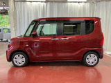 【スマートアシスト搭載車】 衝突回避支援ブレーキ機能(対車両・歩行者)、衝突警報機能(対車両・対歩行者)、誤発信抑制制御機能などの機能で安全な運転をサポートします。