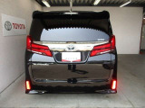バックカメラが付いているので後方確認が非常にしやすいです。今や運転初心者も熟練者も必須装備!