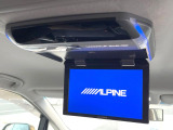 【ALPINEフリップダウンモニター】家族や友人とお出かけする機会が多い方に大人気のフリップダウンモニター!大画面モニターで車内はエンタメ空間!退屈しがちな長距離ドライブも楽しい時間に変わります!