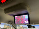 【純正フリップダウンモニター】付き☆後部座席に座りながら大画面でTVやDVDをお楽しみいただけます♪