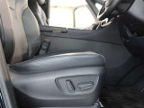 パワーシート搭載。微妙な調整が手軽にでき、ピッタリなポジションで運転することが可能です。