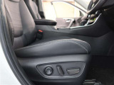 パワーシート搭載。微妙な調整が手軽にでき、ピッタリなポジションで運転することが可能です。