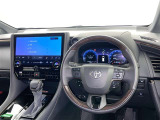 運転席まわりです。 各操作スイッチは使いやすい位置に配置されてます。