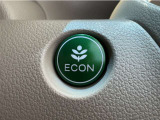 葉っぱマークのECONスイッチ!スイッチをONにするだけで、エンジンやエアコンなどを協調制御。燃費の向上に貢献します!
