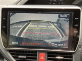 【バックモニター】バックカメラが装着されています。車庫入れが苦手な方もこれがあれば安心ですね